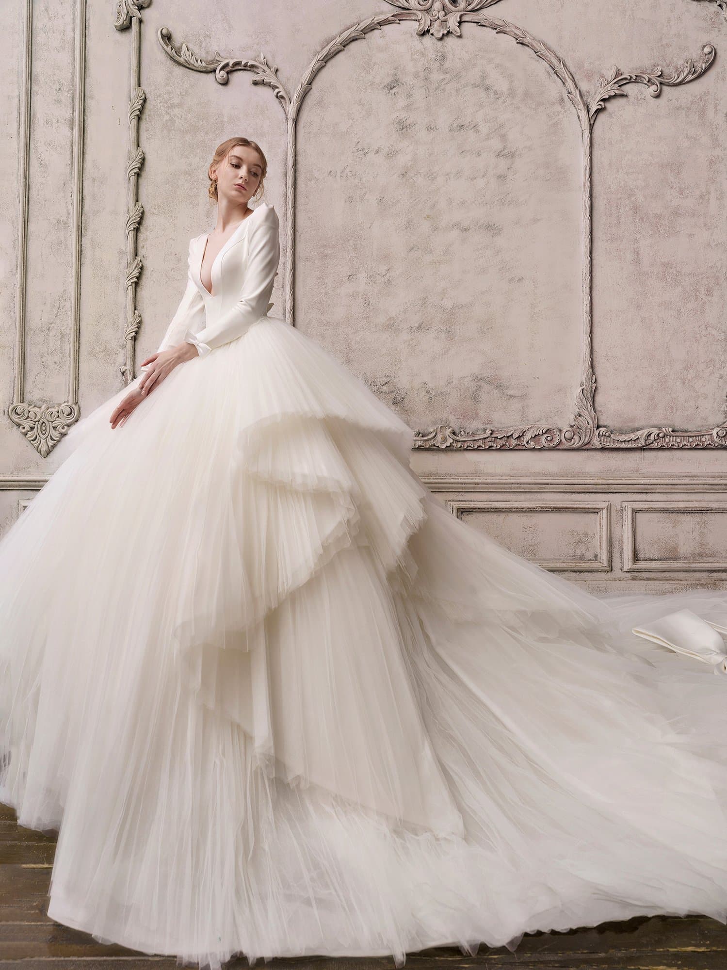LOVEABLE WEDDING GOWN WITH BOWS