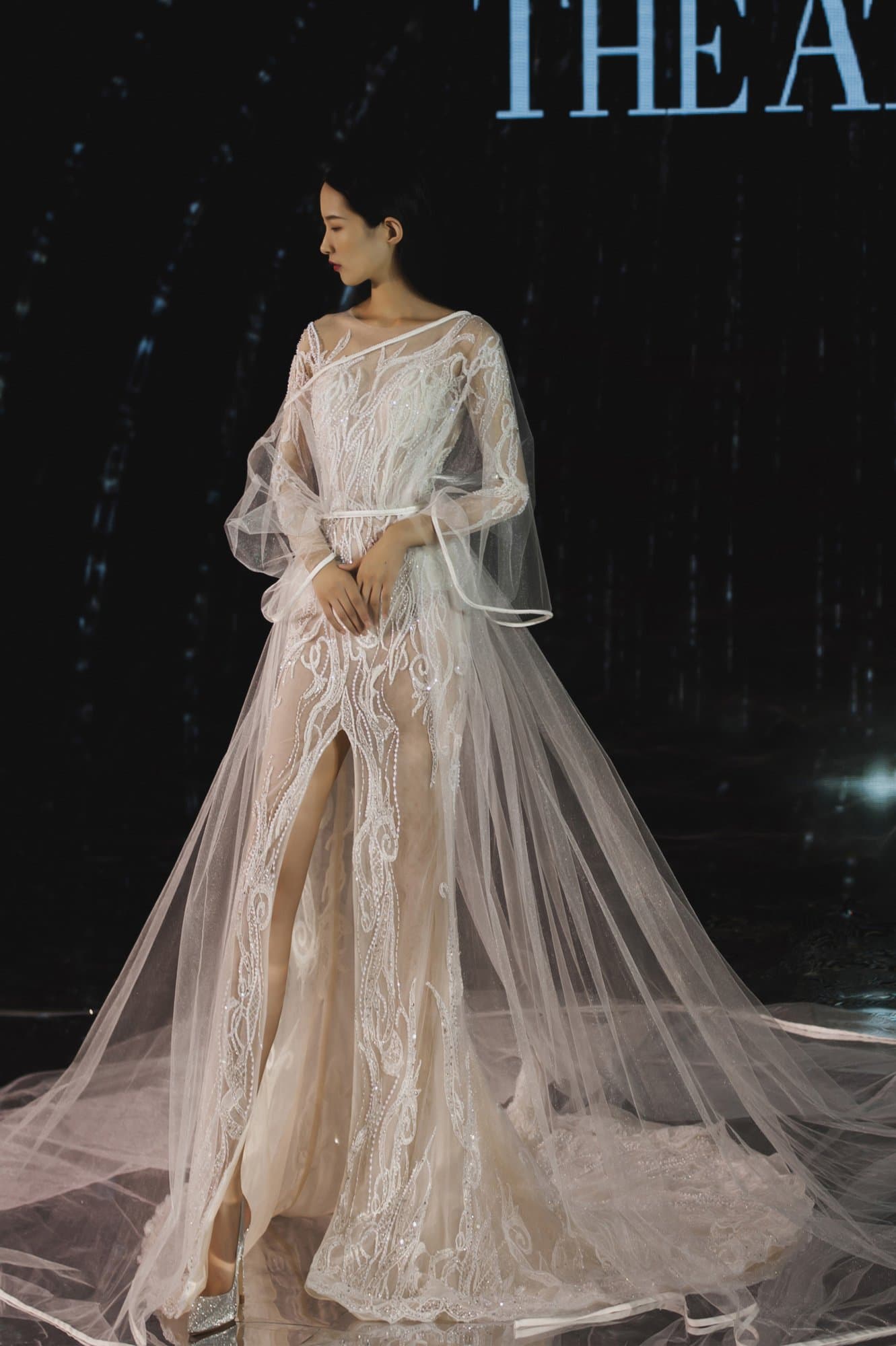 EMBROIDERED SPLIT MERMAID DRESS